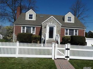 53 Bedford Ave, New Hyde Park, NY 11040