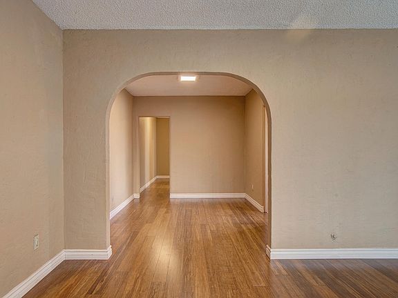 3rd image of 180 N Sunset St