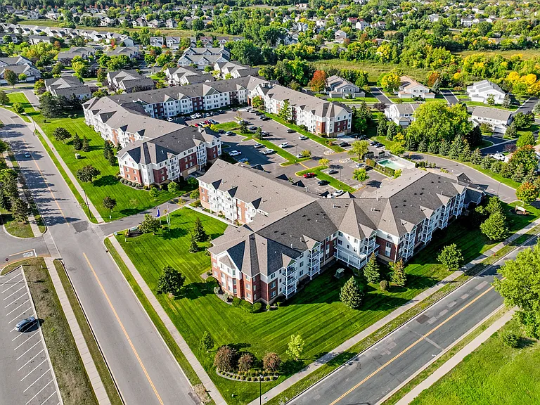 Avana Maple Grove — Photo 16