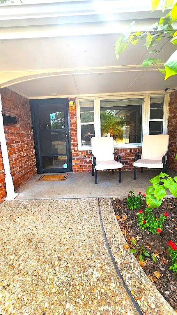 2 Bed 1.5 Bath 2 Car Garage in the Village Casady Hills 2nd Addn — Photo 3