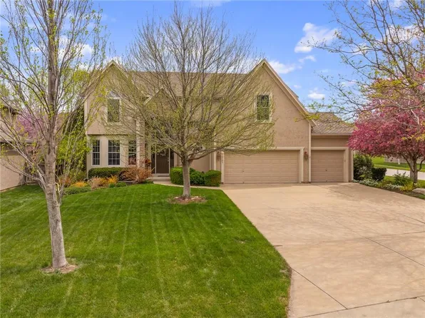 16197 S Brookfield St, Olathe, KS 66062