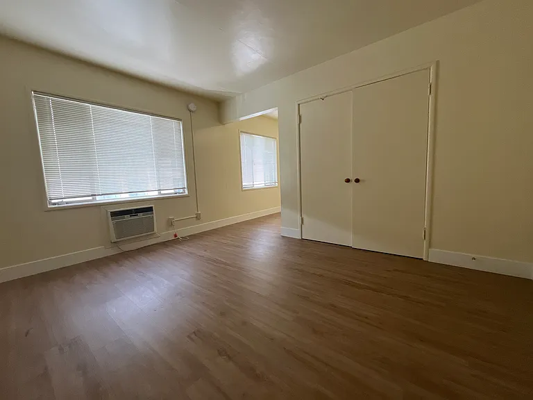 Judith Manor - 1522 N — Photo 17
