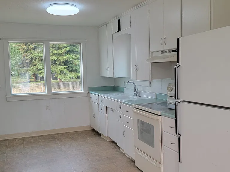 646 28th Ave — Photo 3