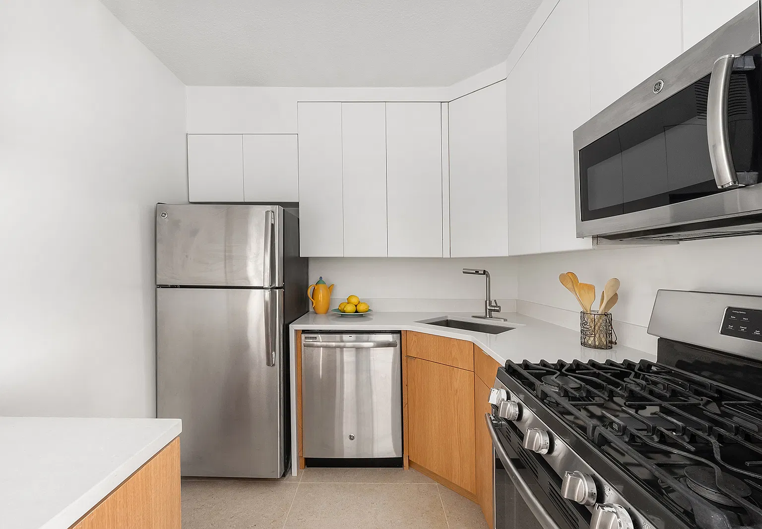 300 East 40th Street — Photo 2