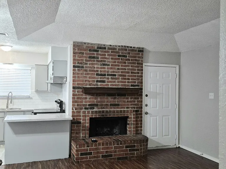 406 Matt Ln — Photo 8