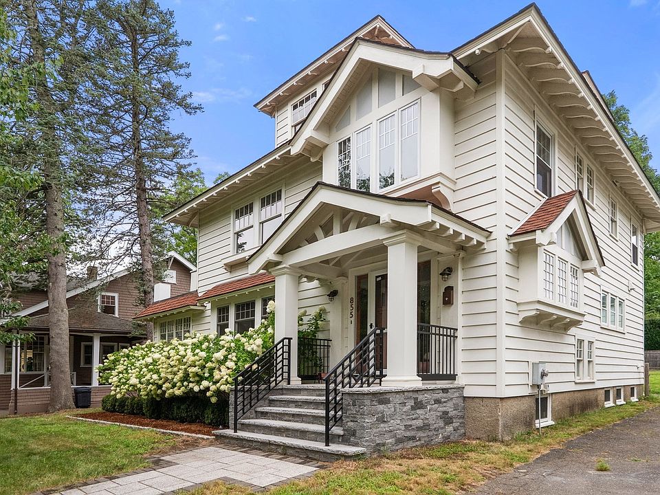 1st image of 855 Commonwealth Ave
