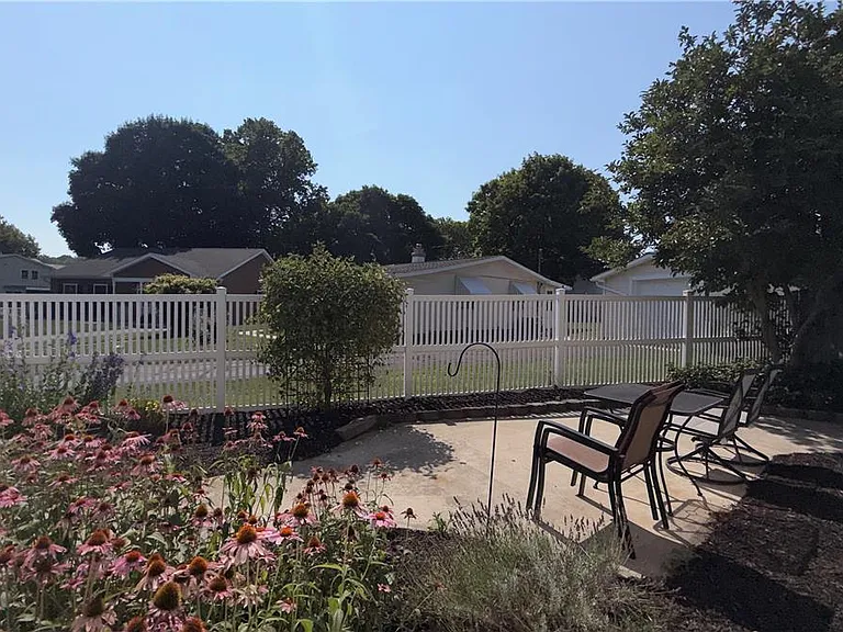 49 Seyfried Ave — Photo 21