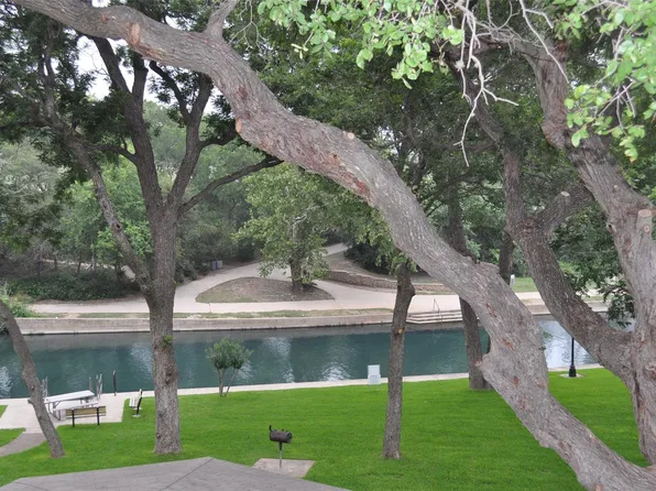 500 N Market St #111, New Braunfels, TX 78130