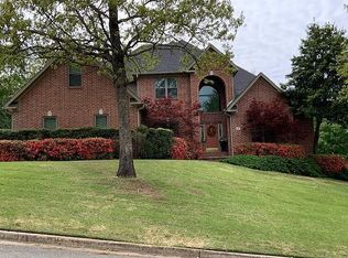 8 Keeneland Dr, Little Rock, AR 72223