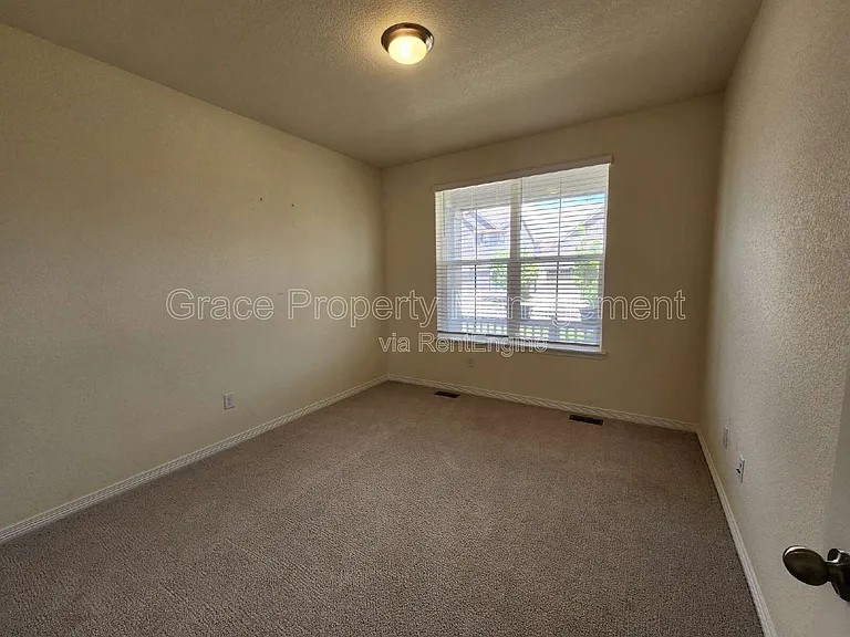 808 Byrd Dr — Photo 3