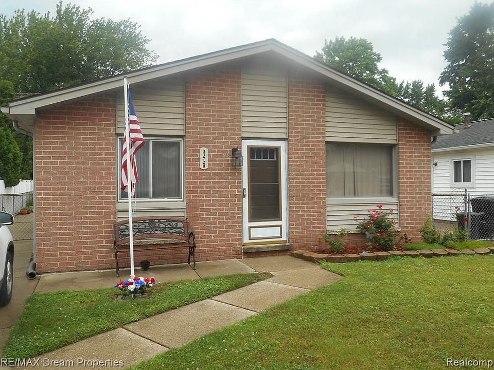1st image of 33720 Fernwood St