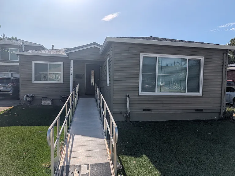 585 Marie Ave — Photo 2