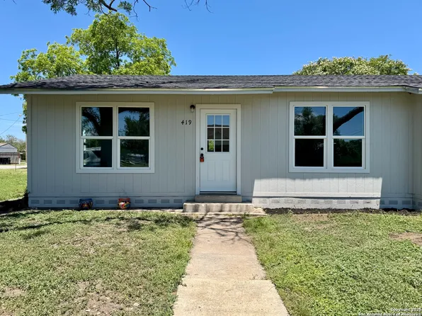 419 W Culberson, Sabinal, TX 78881