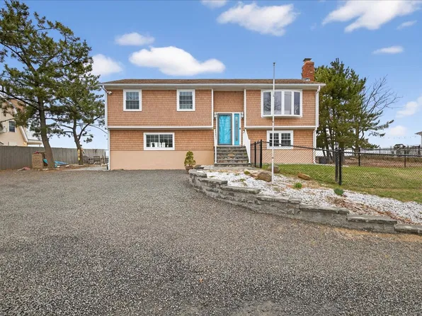 (undisclosed Address), East Haven, CT 06512