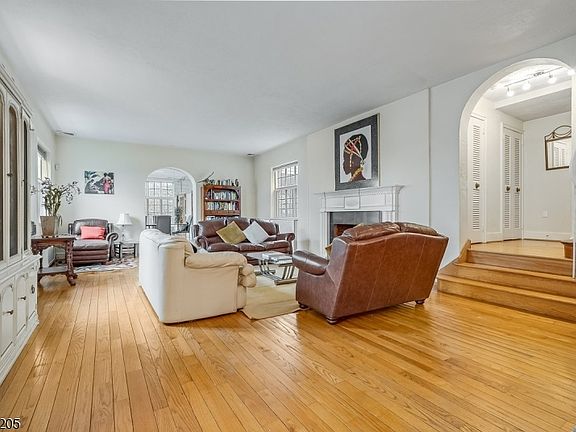 5th image of 123 N Wyoming Ave