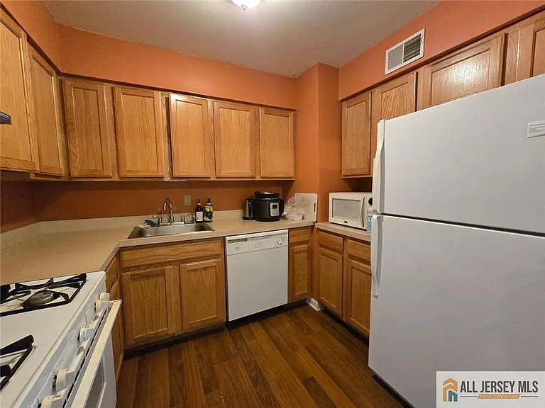 138 Orlando St #138 — Photo 7