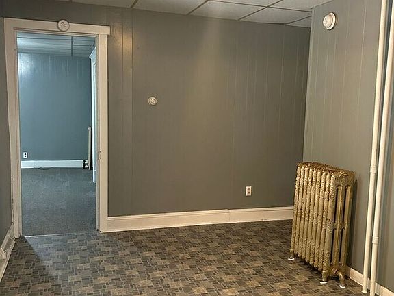 4th image of 25 N Washington St #D