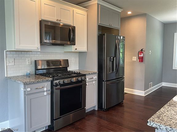 4th image of 3409 Beech St