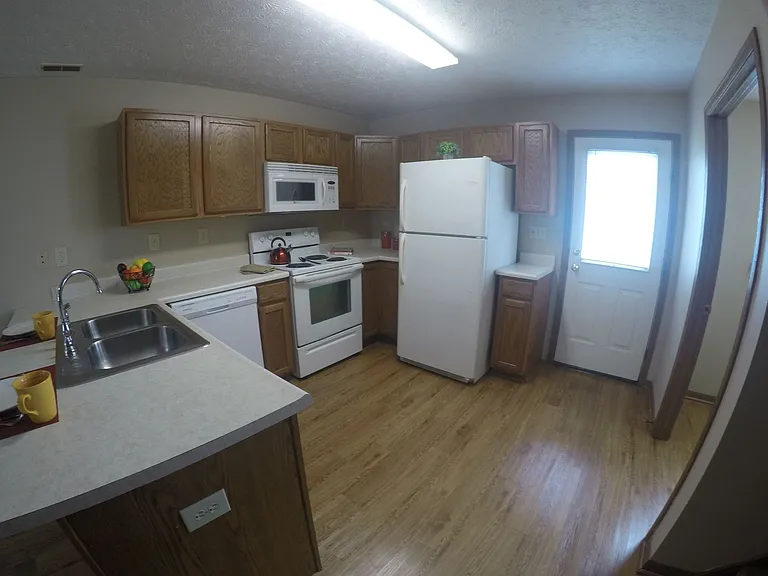 Crosspoint Apartments — Photo 7