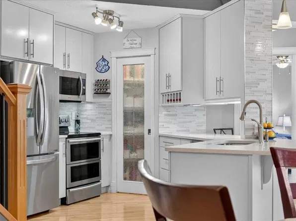 248 Springbank Vlg SW, Calgary, AB T3H 5P7