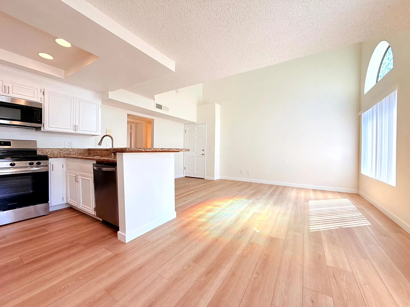 5233 Cartwright Avenue — Photo 4