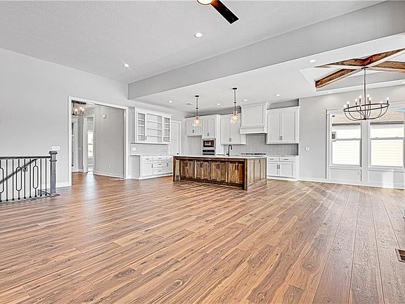 5th image of 17437 Parkhill St