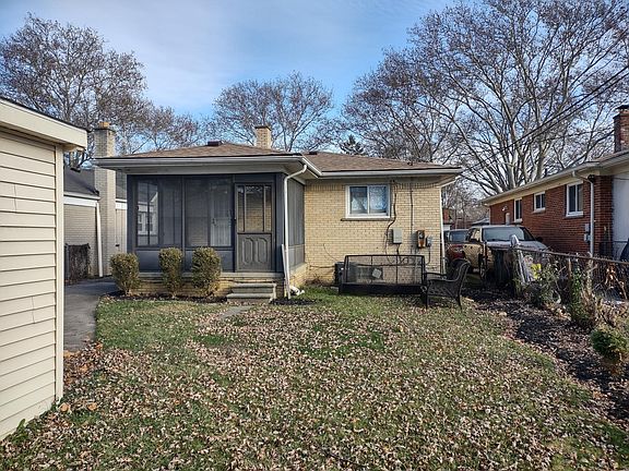 2nd image of 21905 Avon Ave