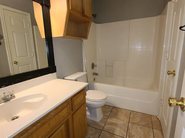 2801 Wisteria 16 hall bath (1)_04232024