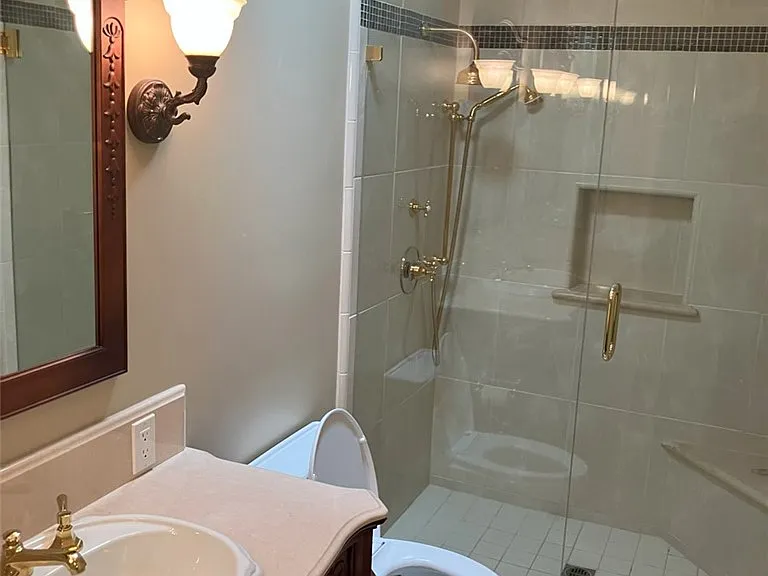 99 Hilltop Cir — Photo 11