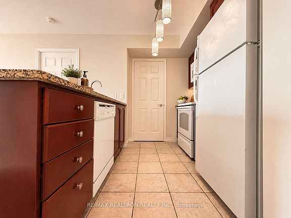 3rd image of 68 Grangeway Ave Unit 908