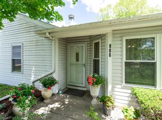 886 Quincy Ct, Island Lake, IL 60042