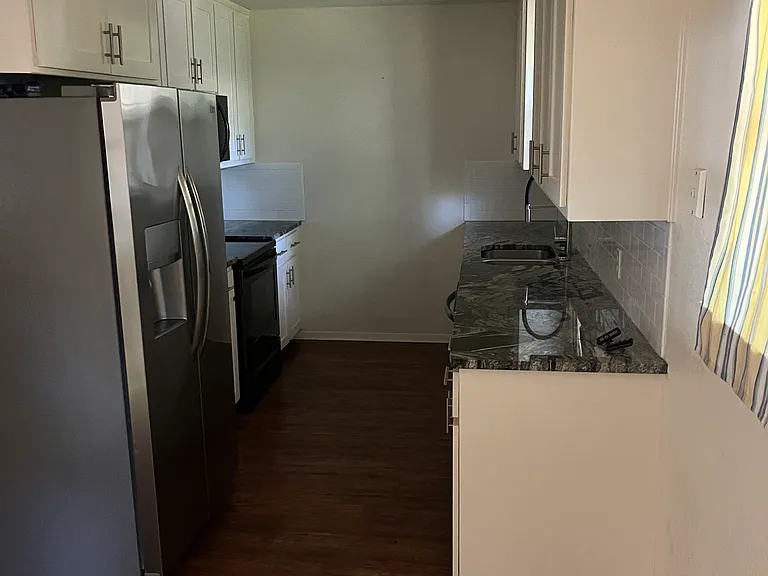 705 Michael Ln — Photo 2