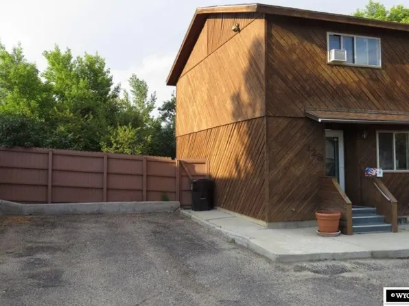 128 Sweetwater St, Lander, WY 82520