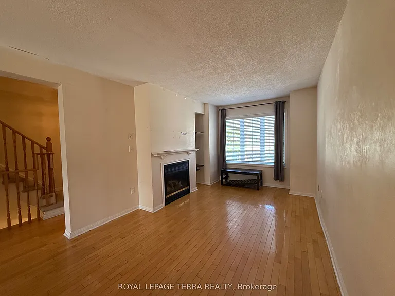 80 Acorn Pl #16 — Photo 23