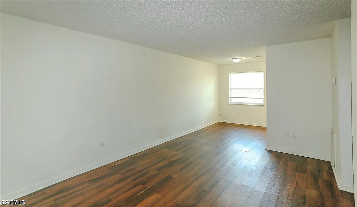 4331 Glenwood Ave — Photo 3