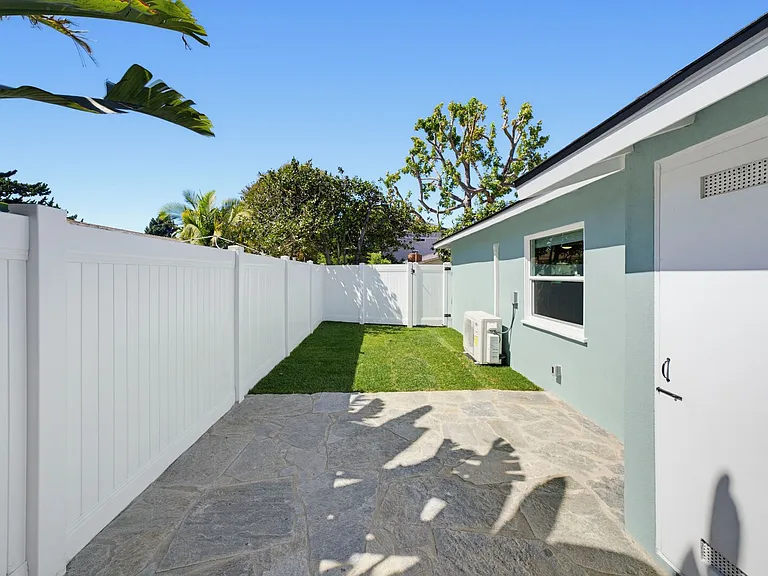 1929 Anaheim Ave — Photo 26
