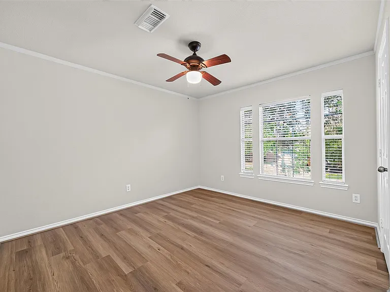1807 Katlyn Ln — Photo 37