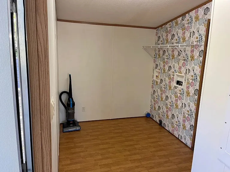 301 E Shelton Ave — Photo 20