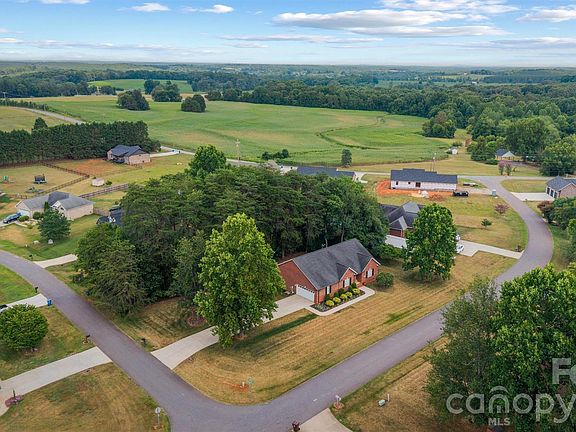 3rd image of 3656 Woodgreen Dr