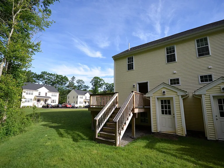 854 Temple St — Photo 8