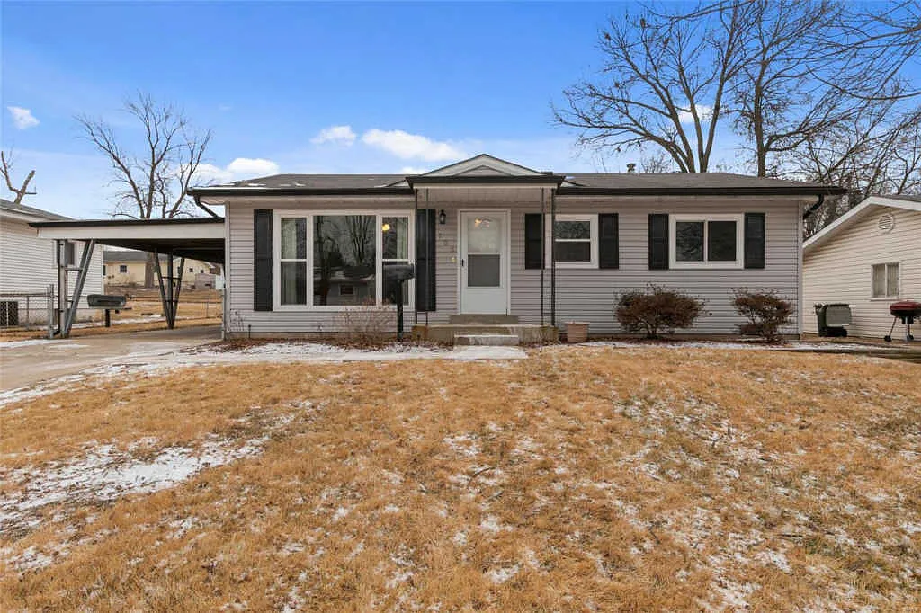 708 Village Square Dr photo 1