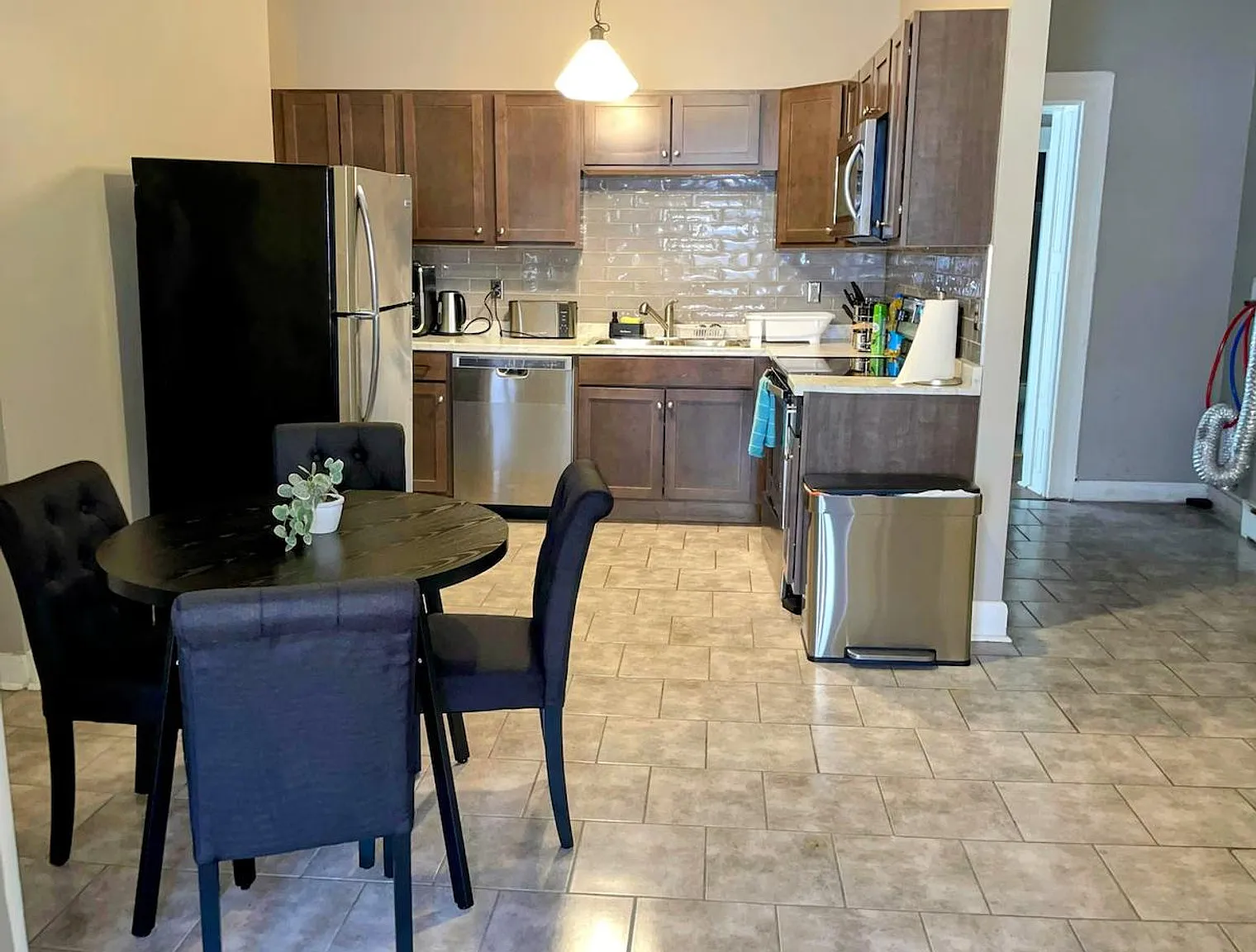 3 bed, 1.0 bath, $3,968 — Photo 3
