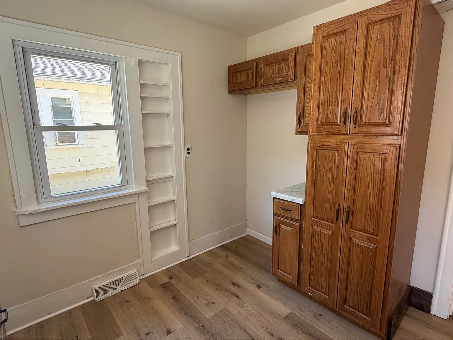1128 Maginn Court - 1 — Photo 4