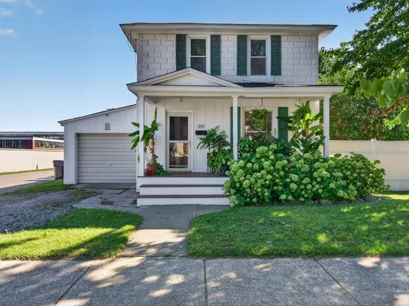 210 E 12th St, Traverse City, MI 49684