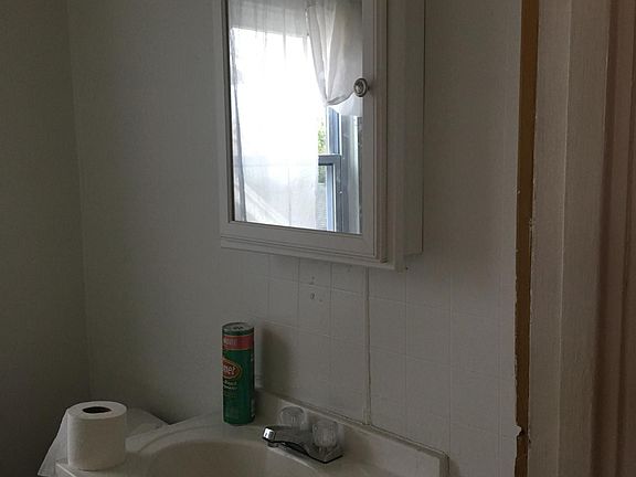 4th image of 87 Elmer Ave