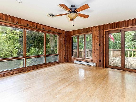 4th image of 1225 Sunset Dr