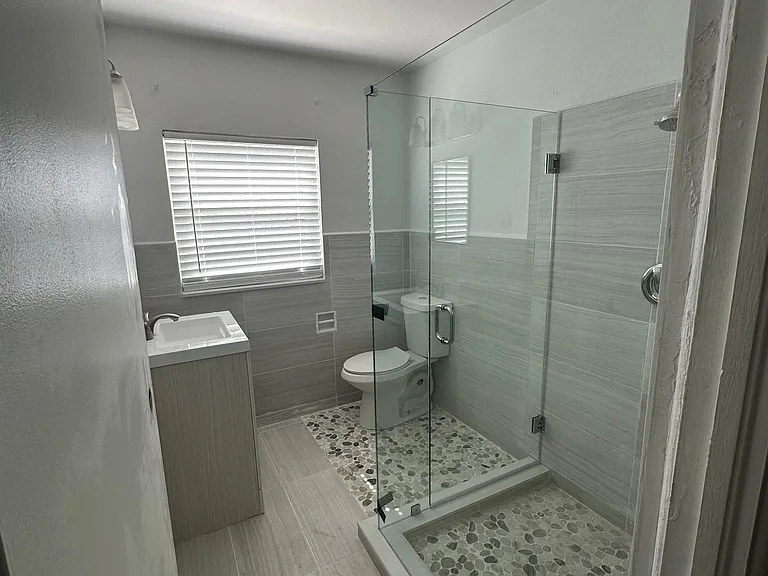 526 Sumner St — Photo 11