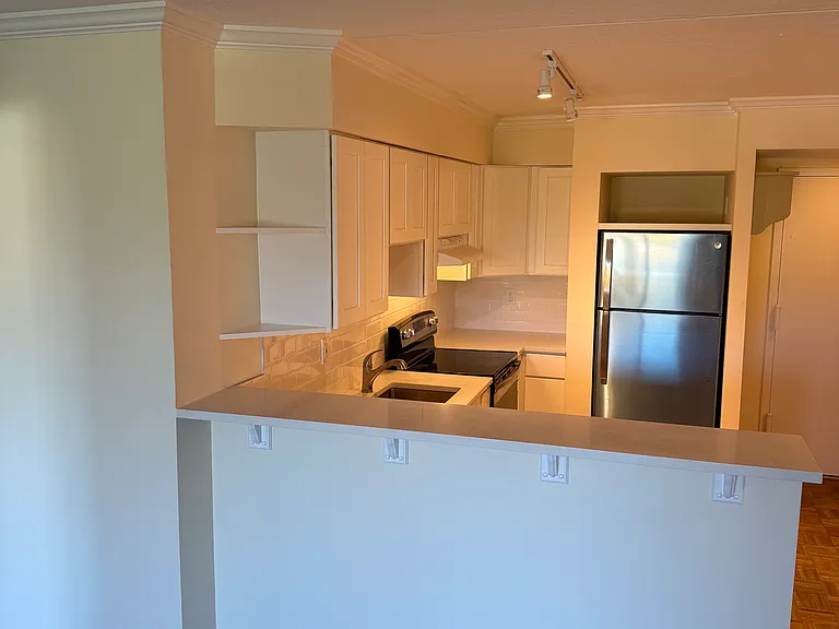 1535 E Putnam Ave #408 — Photo 8
