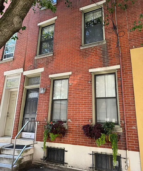 1 Floor lower unit with storage basement