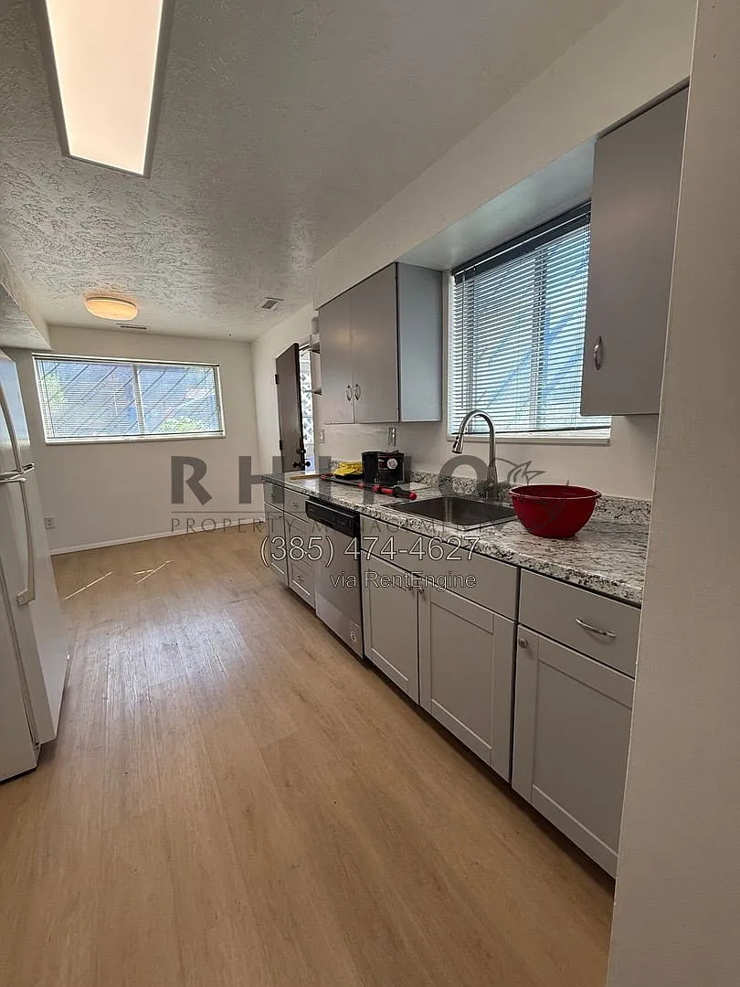 2 bed, 1.0 bath, 2522 sqft, $1,935 — Photo 3